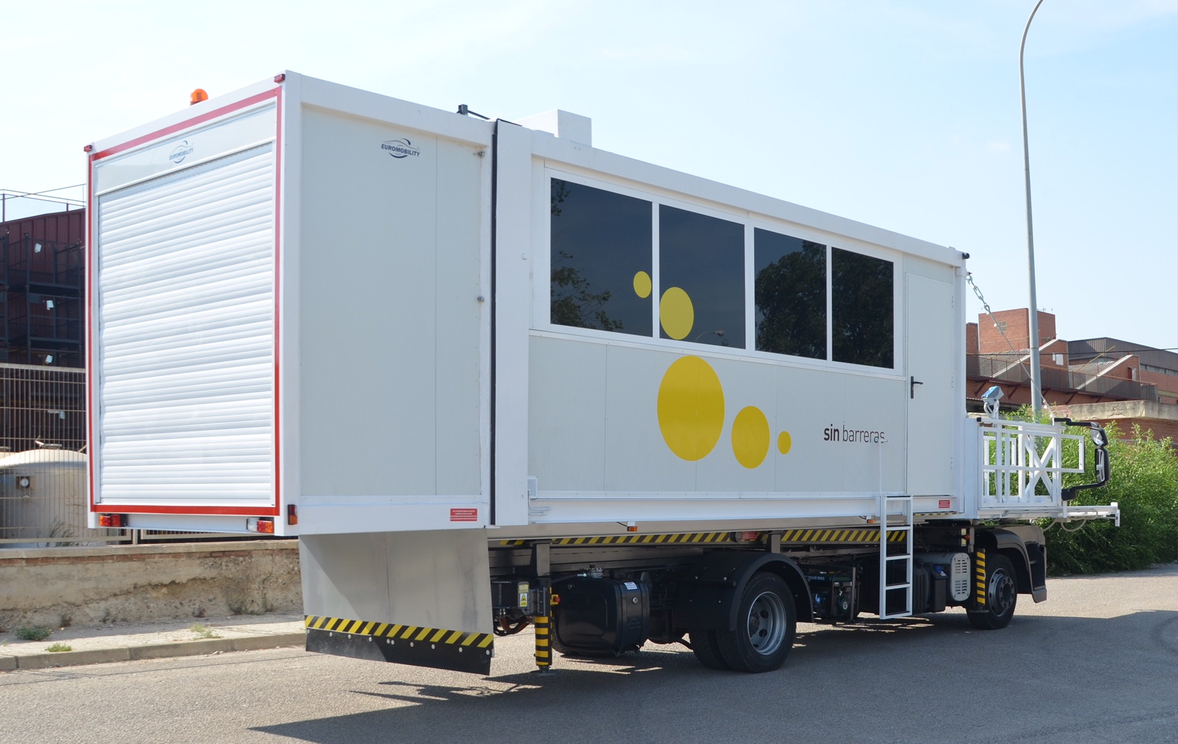 vehículo transelevador de personas ambulift