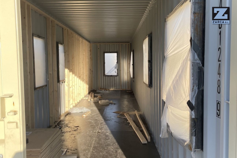 ventanas en contenedor marítimo